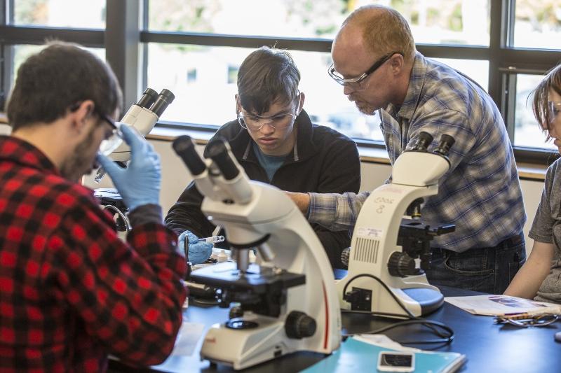 Landmark College science class with students and Professor Brian Young